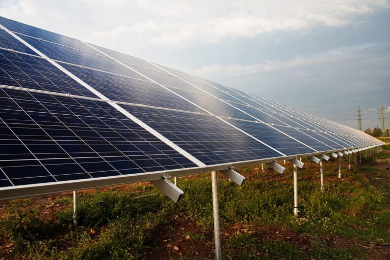 Photovoltaique, profilé pour panneaux solaires